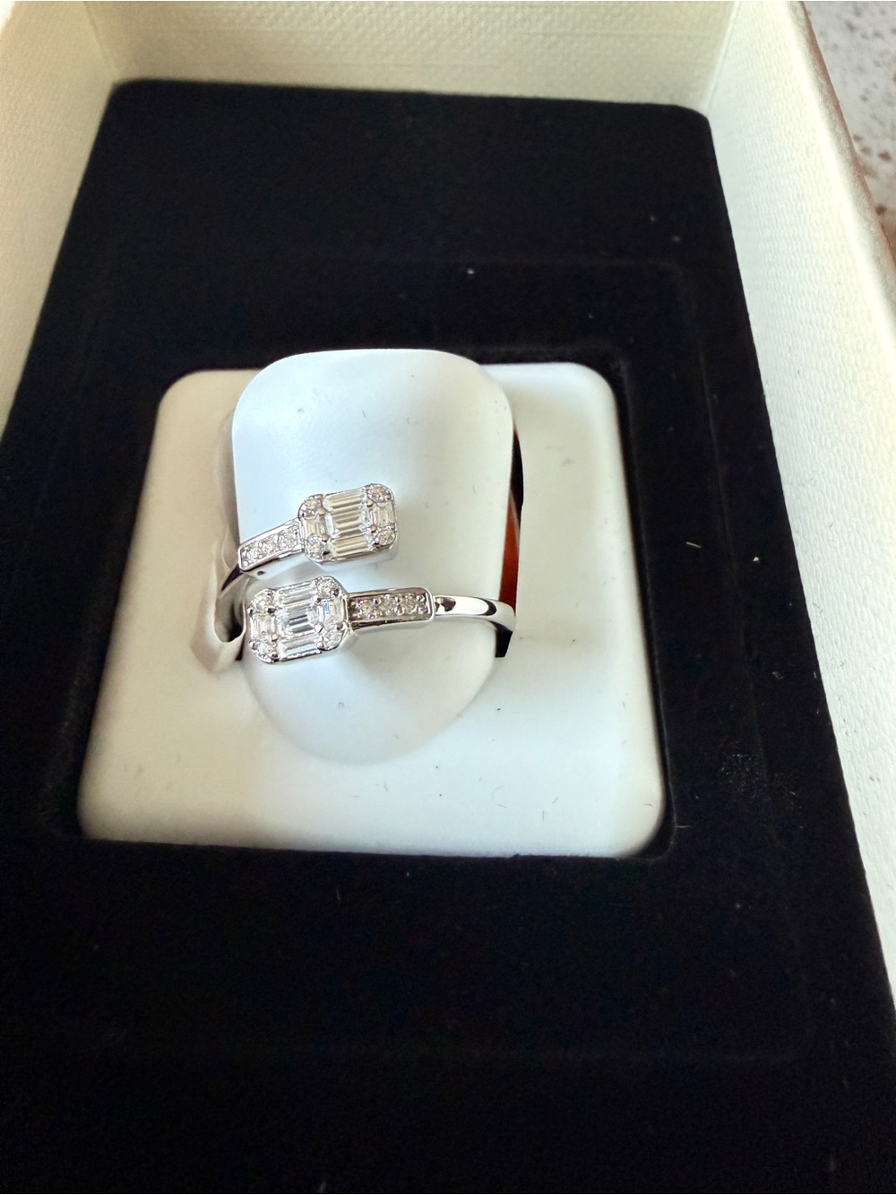 Elegant Sterling Silver Double-Headed Moisannite Ring - White